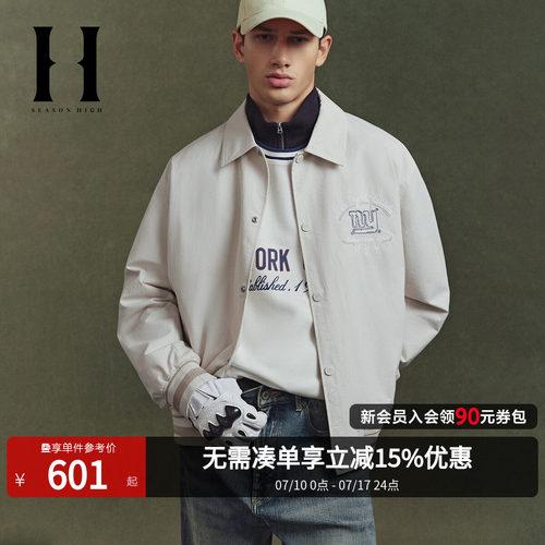 略宽松版型，翻领领型