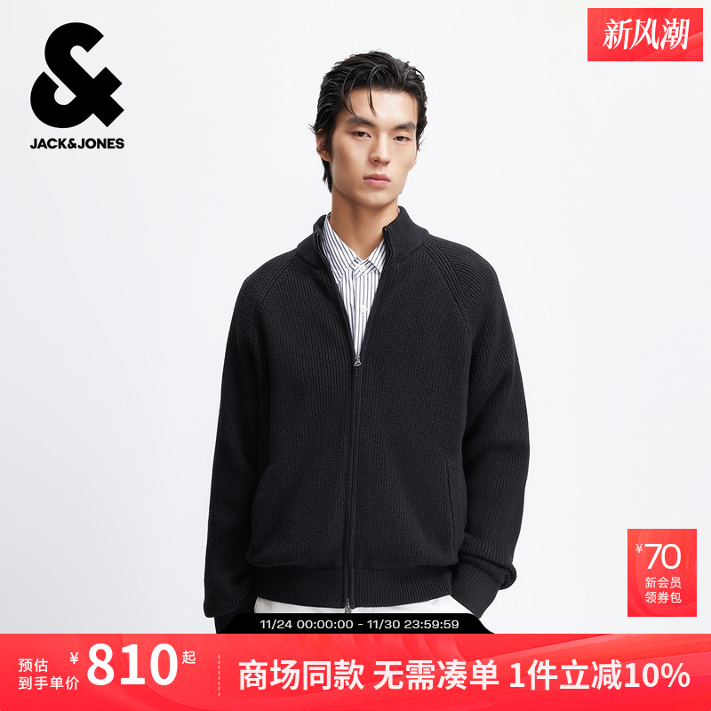 拉链门襟，双侧插袋，背后领口皮质装饰