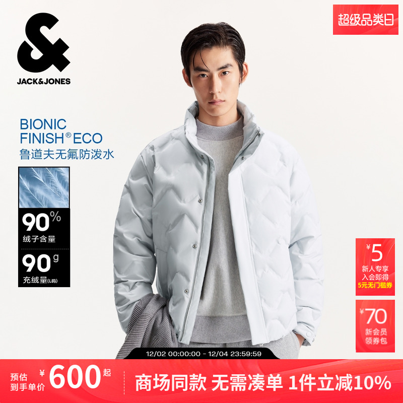 常规版型，按扣拉链双门襟，两侧按扣插袋