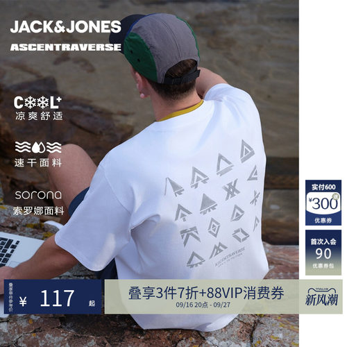 略宽松版型，圆领领型，胸前单侧logo刺绣