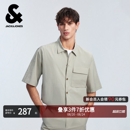 略宽松版型，翻领领型