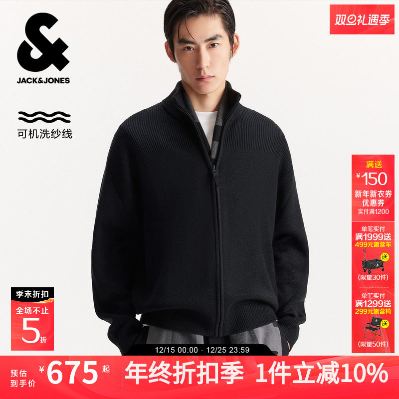 略宽松版型，立领领型，拉链门襟，