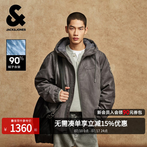 略宽松版型；抽绳连帽设计；拉链门襟；