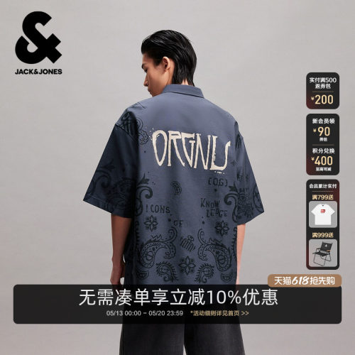 宽松版型，翻领领口，纽扣门襟