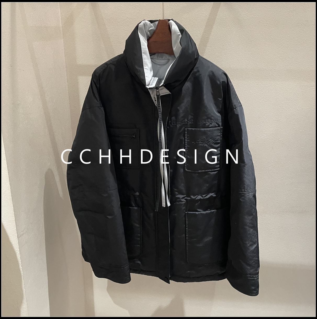 欧洲站女装2025年冬季简约百搭修身显瘦连帽时尚高级感羽绒服外套