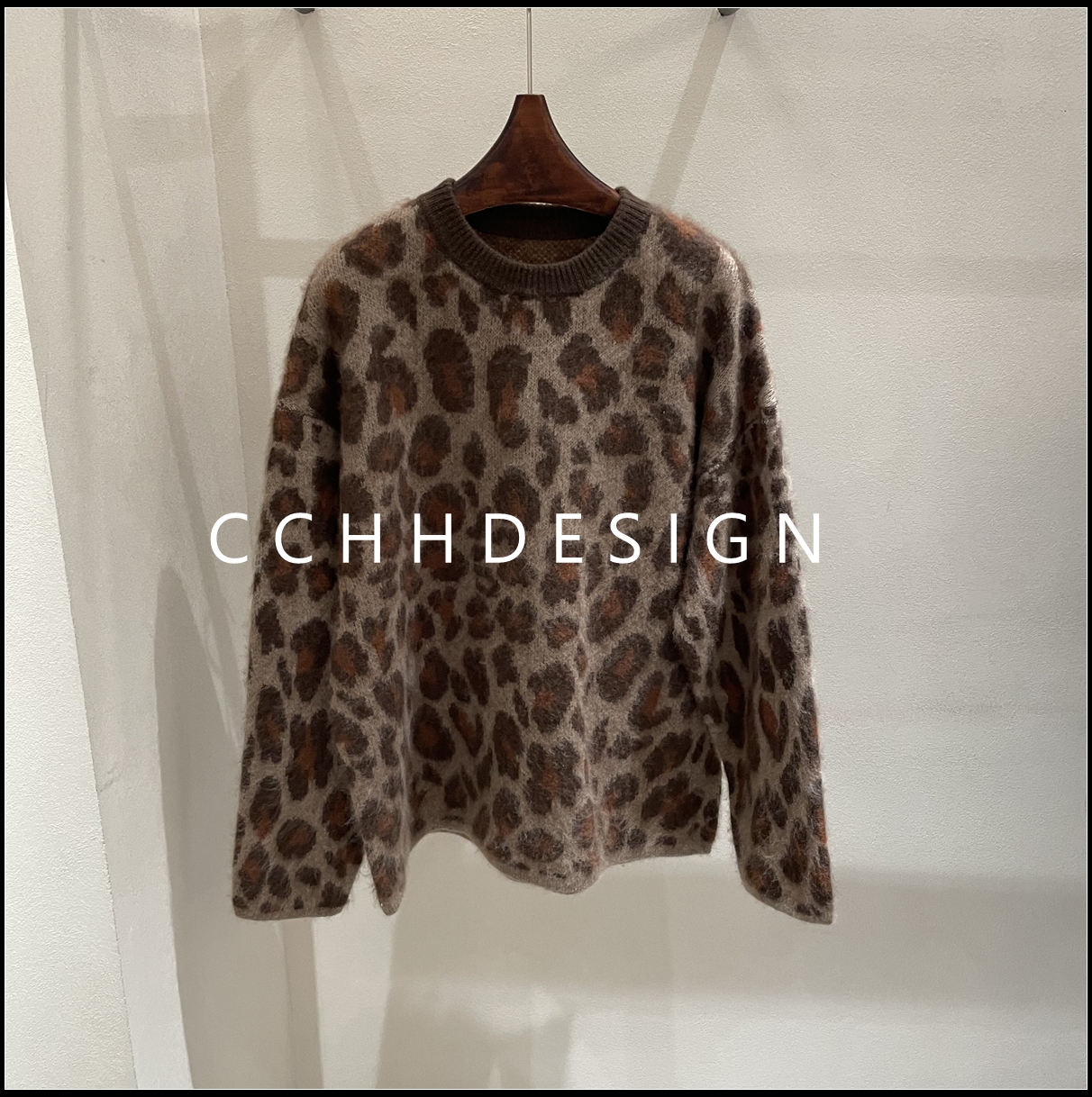 欧洲站女装2025冬季新款时尚豹纹圆领宽松百搭洋气长袖设计针织衫