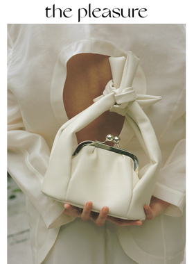 thepleasure隔离花期结锁包法式牛皮打结口金包小众新款手拿包