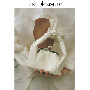 thepleasure隔离花期结锁包法式 手拿包 牛皮打结口金包小众新款