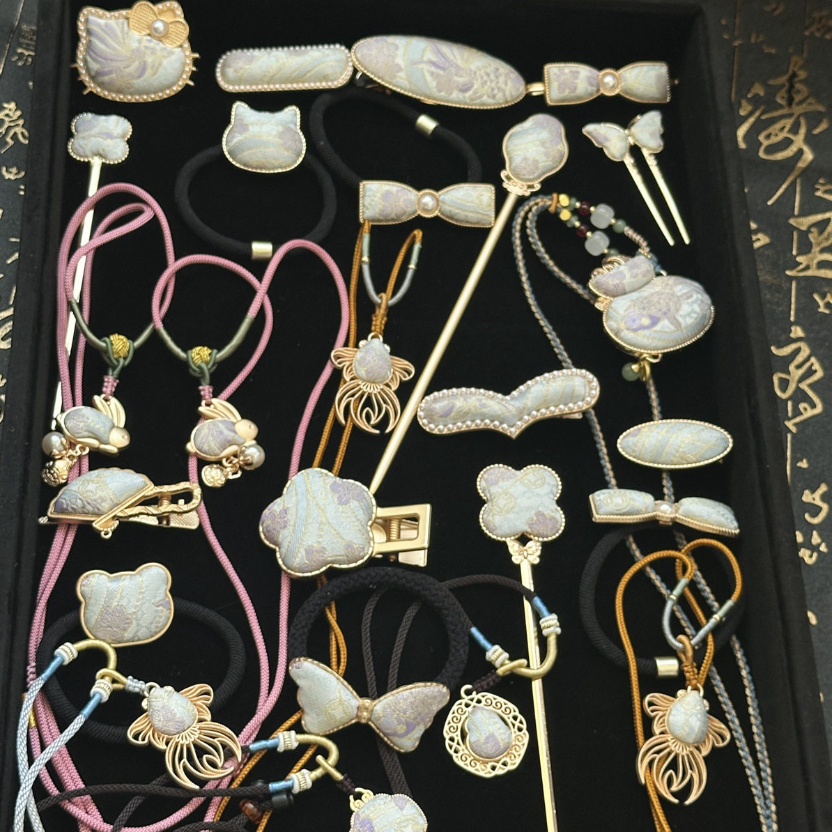 直播晚8点专拍：宋锦发夹发疏发绳发簪吊坠耳钉包挂手机挂钥匙挂,模玩/动漫/周边/娃圈三坑/桌游,古风/国风配饰,淘宝优惠券,粉丝福利购,淘宝优惠卷