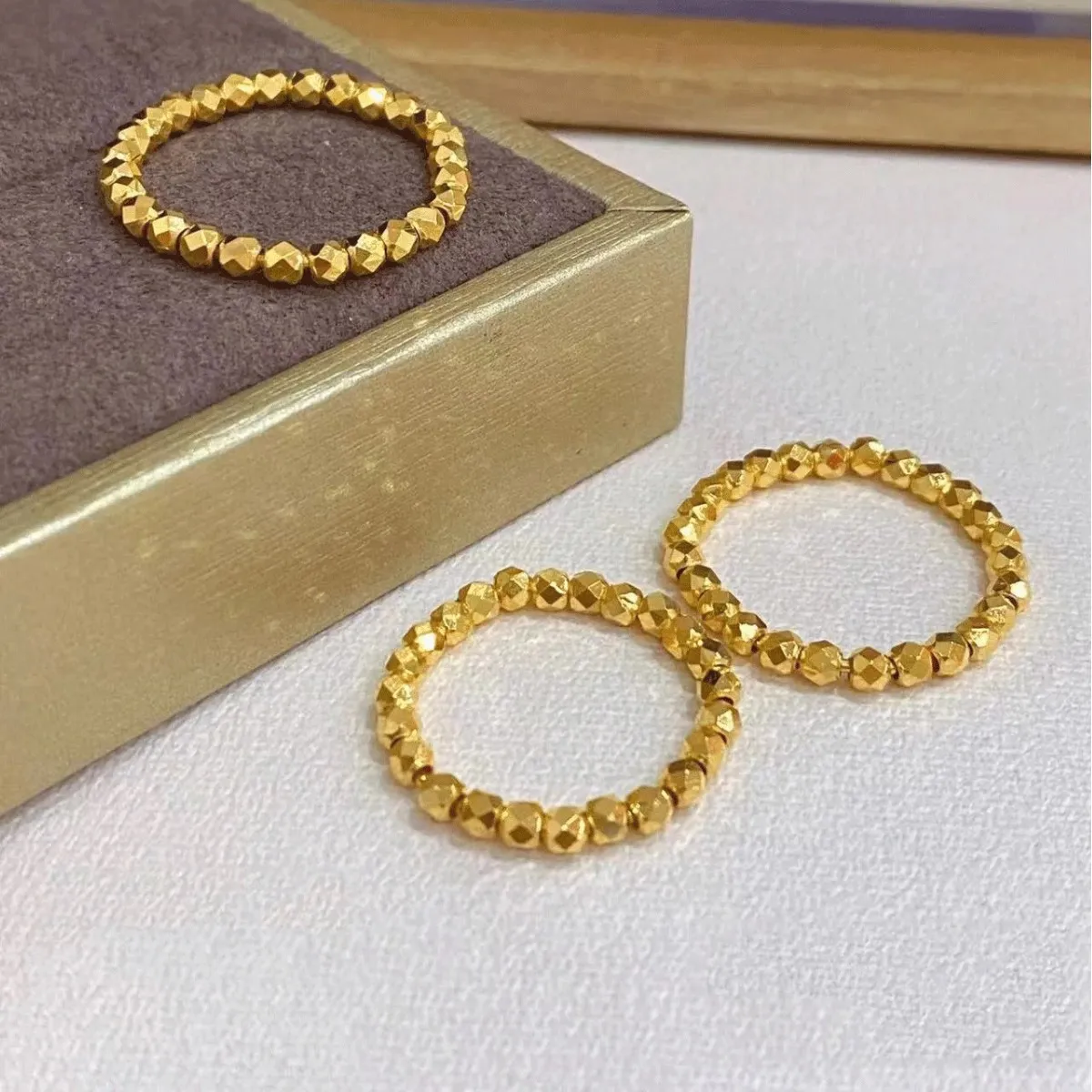 纯18k金蹦迪珠戒指au750彩金足球珠指环碎金子叠戴弹力圈水贝