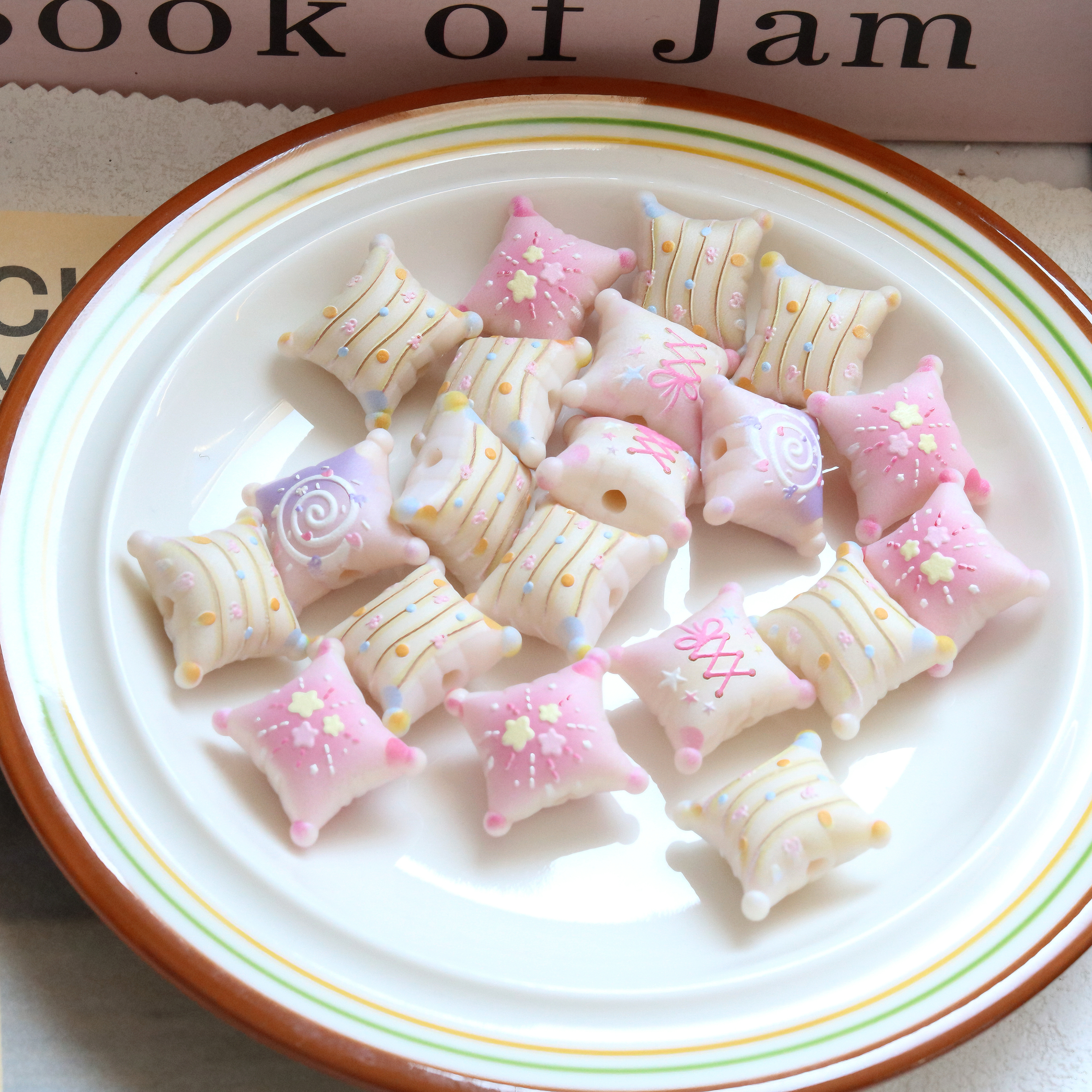 通孔小黑猫粉色浮雕抱枕印花异形串珠配件手机链包挂diy手工饰品