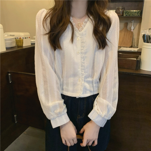 Real price! Autumn and winter retro versatile sweet lace top Korean V-neck fungus edge long sleeve shirt