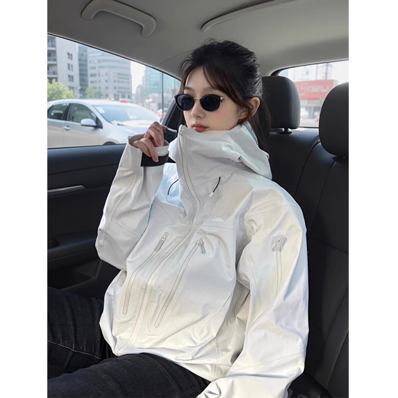 极地白色冲锋衣外套女款2025新款