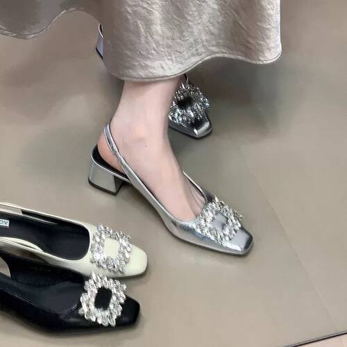 女士包头凉鞋女夏季2025新款法式气质晚晚仙女水钻粗跟银色单鞋女