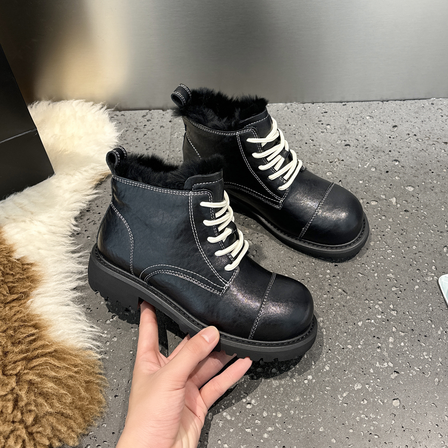 英伦风网红粗跟短筒马丁靴女