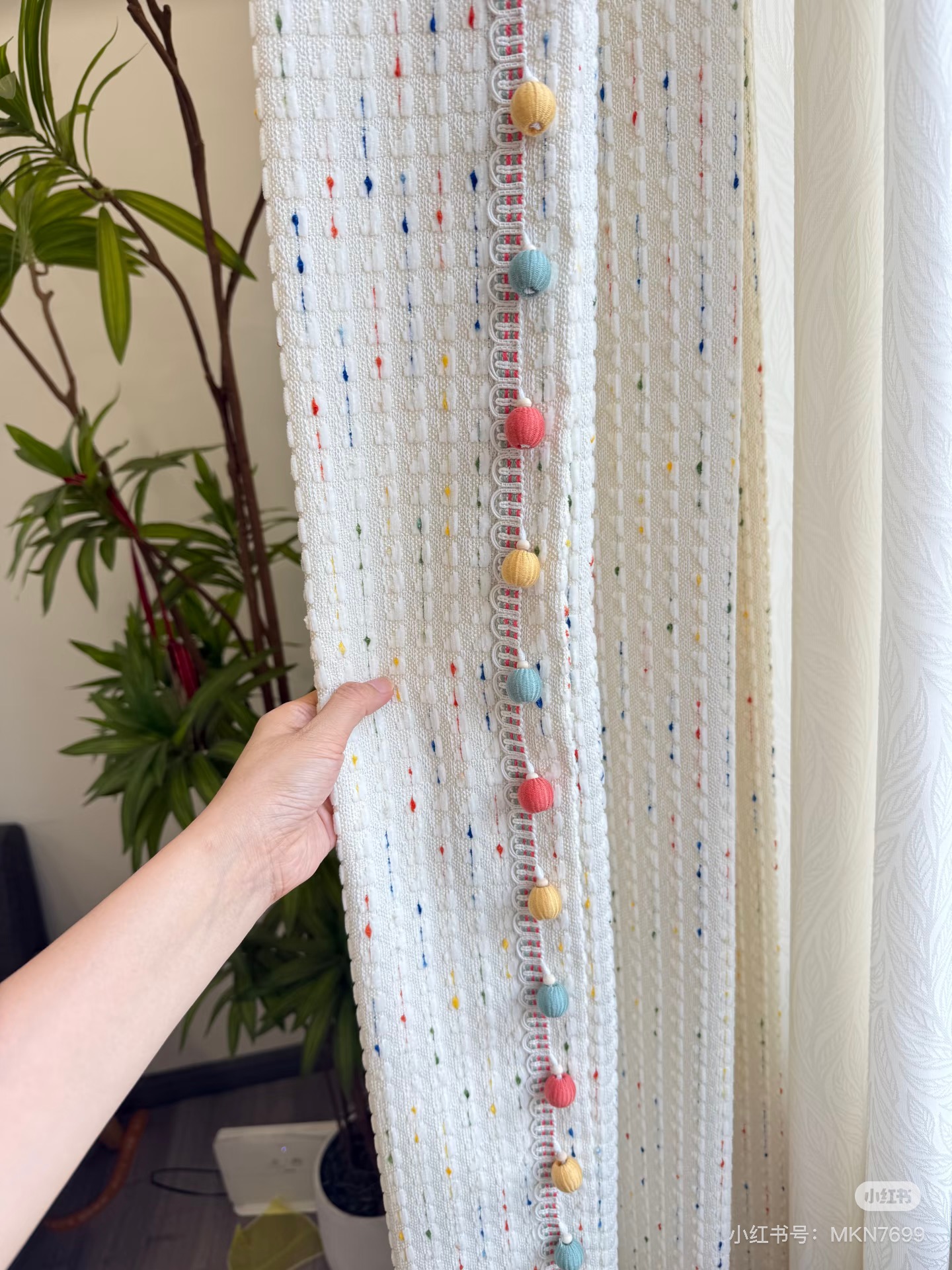 新款窗帘侧边多巴胺多彩木珠毛球精致可爱装饰窗纱立边辅料纯色