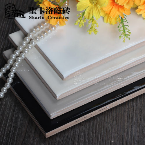 纯色黑白卫生间内墙砖