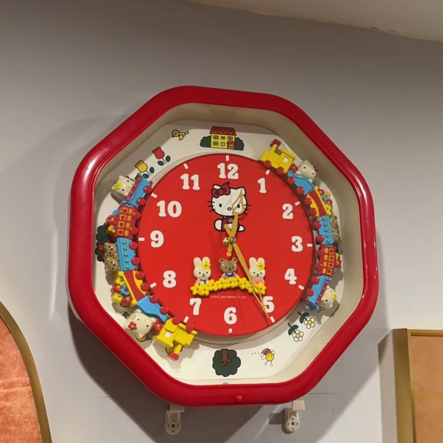 HelloKitty小火车玩具挂钟时钟创意玩具kt猫挂钟时钟摆件有声可动