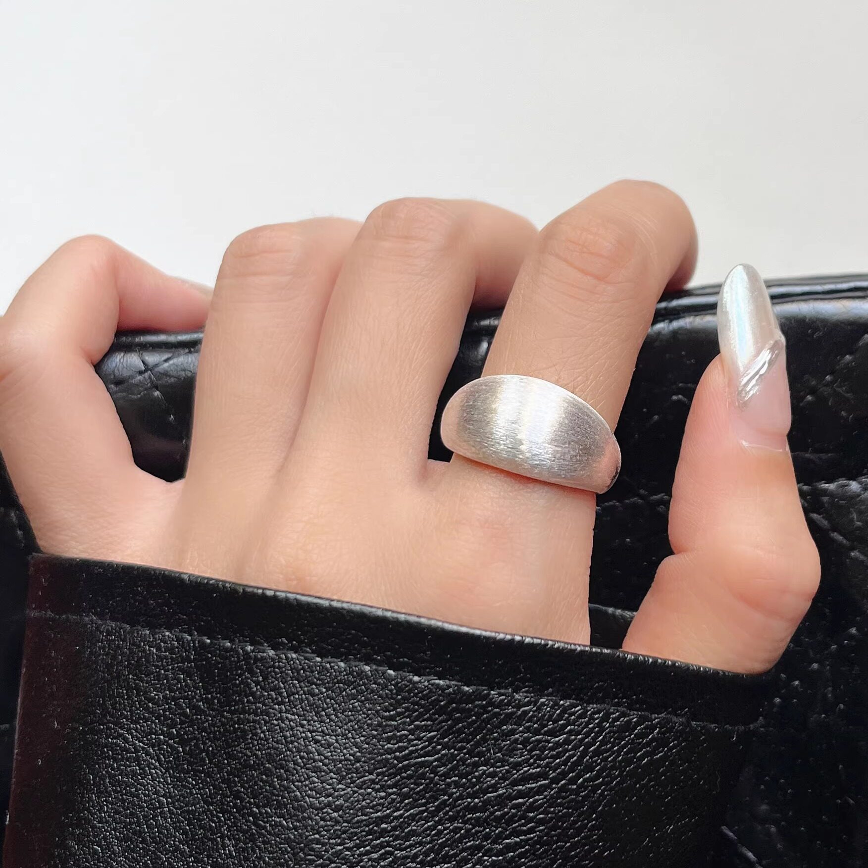 光面简约轻奢拉丝戒指女