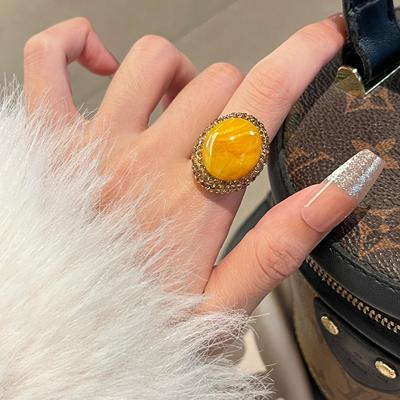 夸张大个性金色蜜蜡食指戒指