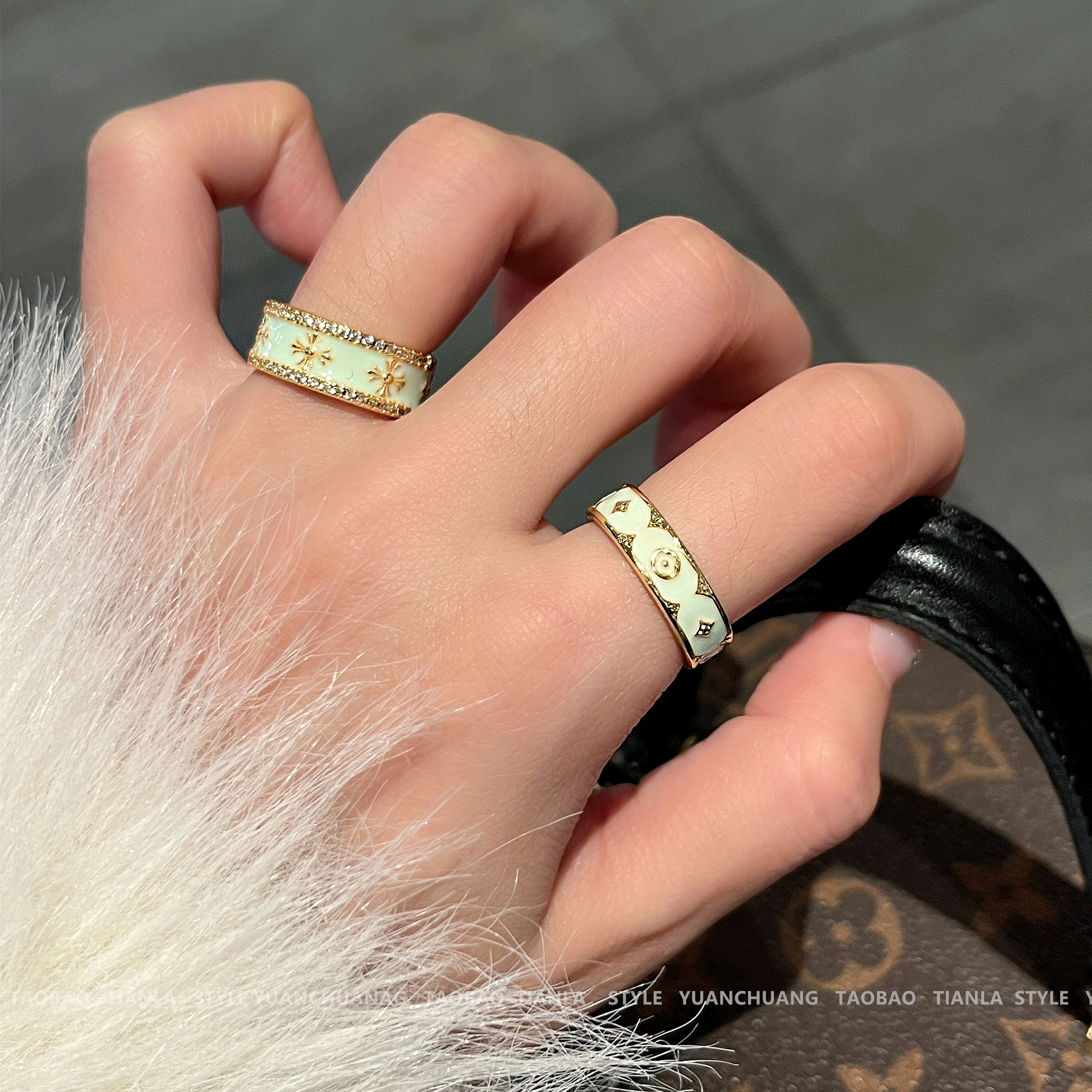 小香风花纹十字架戒指女