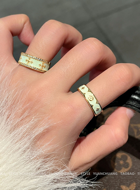 小香风花纹十字架戒指女