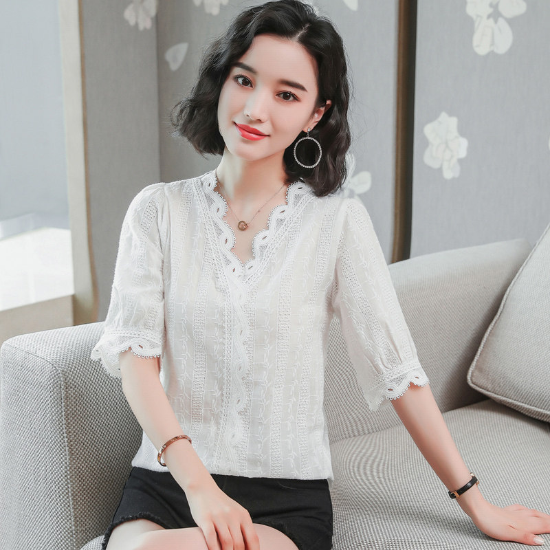 蕾丝花边短袖白衬衫女夏装新款洋气v领甜美上衣镂空刺绣纯棉衬衣