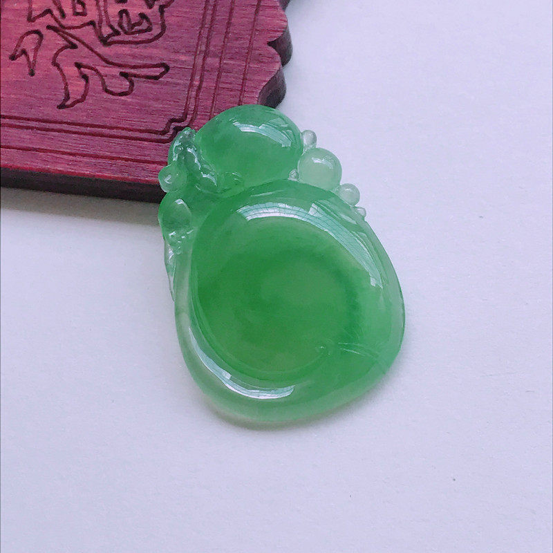 0730【天然A货翡翠】冰种满绿福贝7.84