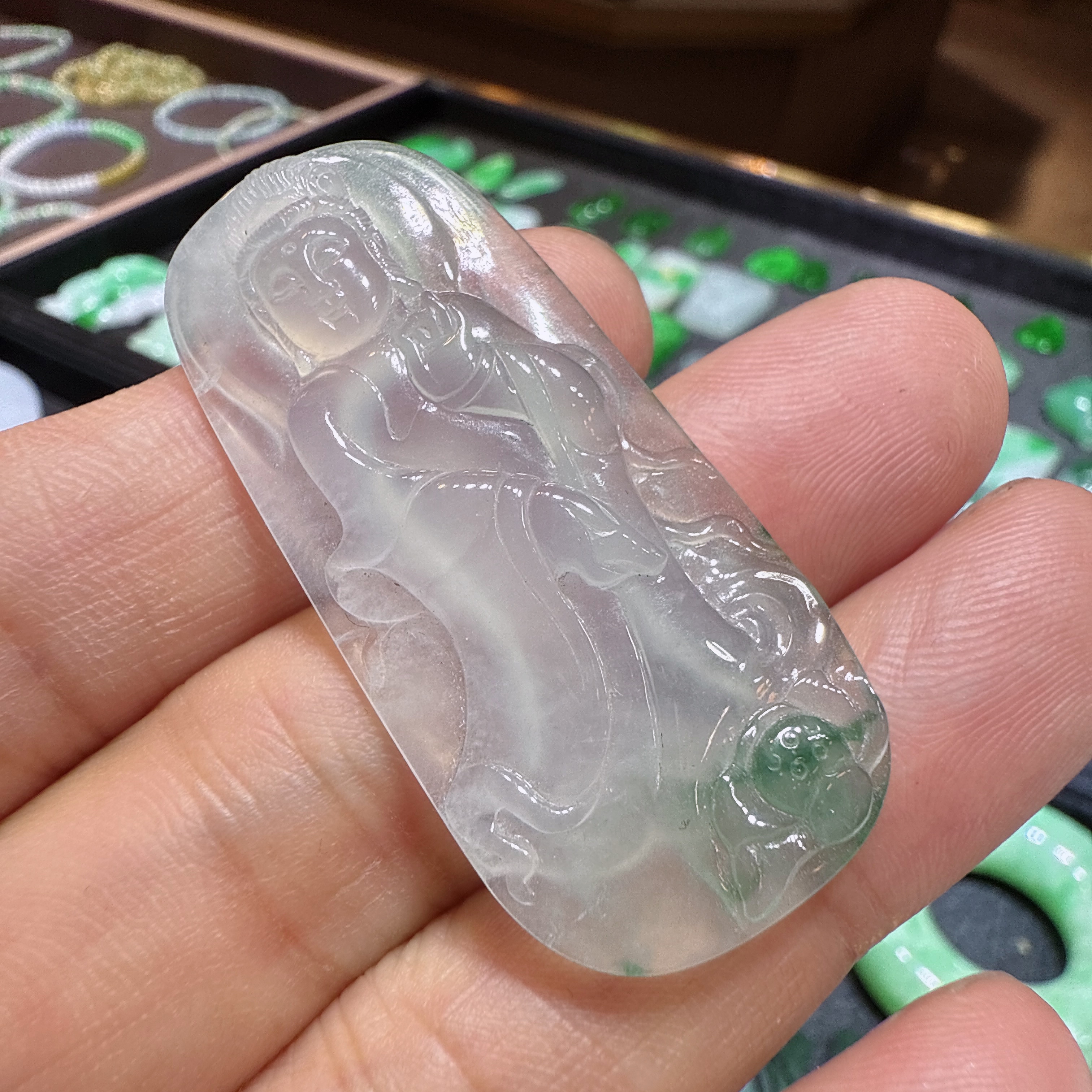 缅甸天然翡翠A货冰种飘花观音牌缅甸翡翠