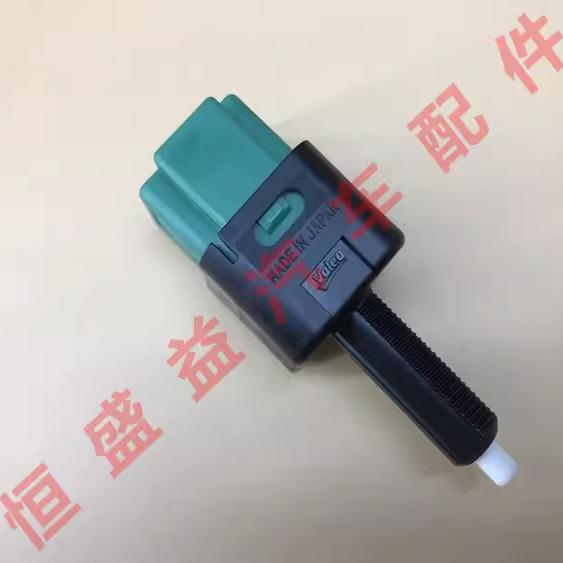 天籁奇骏轩逸途乐原装刹车灯开关