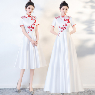 白色青花瓷礼仪服迎宾小姐服酒店演出服旗袍合唱舞台校庆颁奖礼服