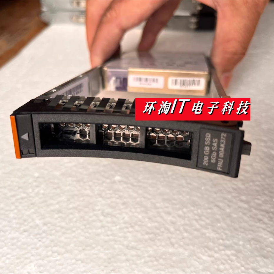 IBM 2078-AC93 00AK372 200G 2.5 SAS 12GB SSD V5000 Gen1 硬盘