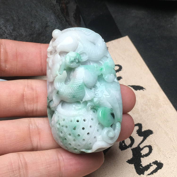 玉石寨A货翡翠荷叶鱼送证