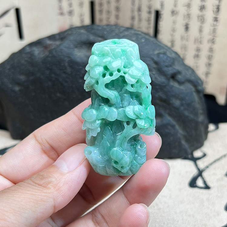 天然缅甸A货满绿翡翠松树吊坠
