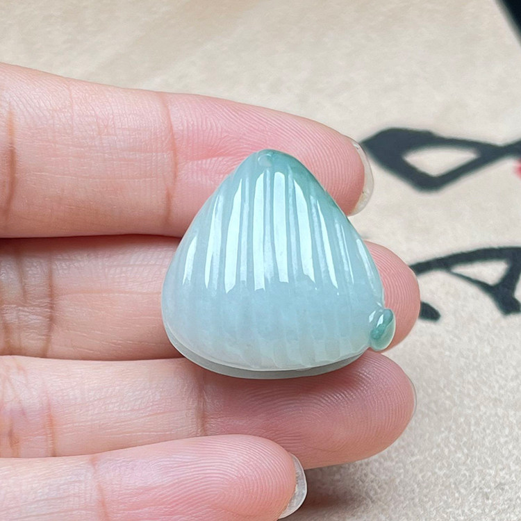 缅甸冰糯A货翡翠贝壳吊坠可转动