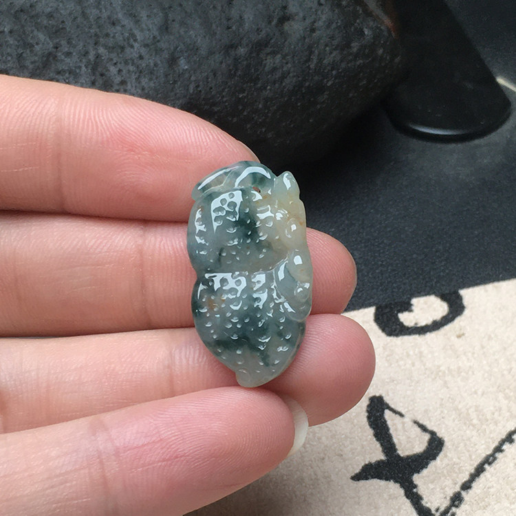 玉石寨冰糯种翡翠花生A货翡翠
