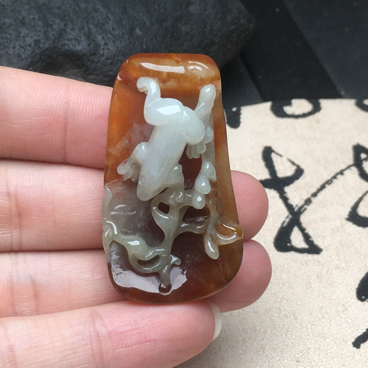 玉石寨A货翡翠青蛙吊坠