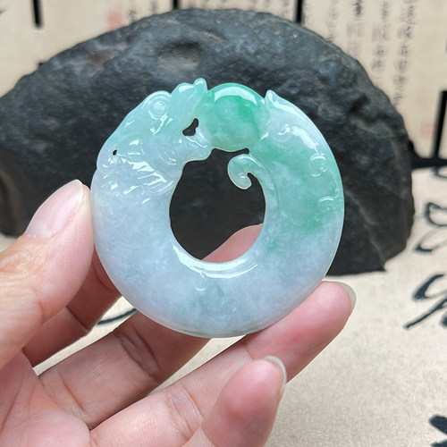 缅甸翡翠A货冰糯飘绿龙吊坠