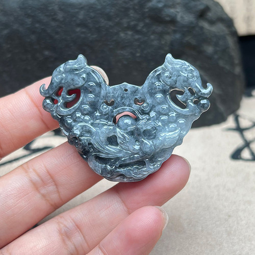 缅甸A货翡翠乌鸡种龙凤吊坠