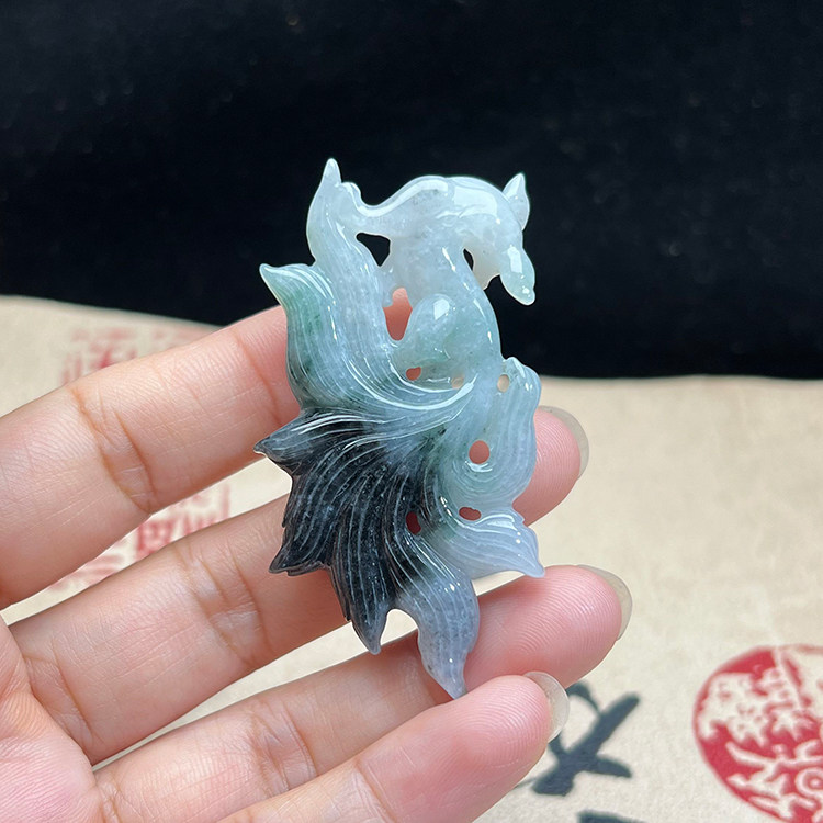 天然缅甸A货翡翠精雕九尾狐吊坠