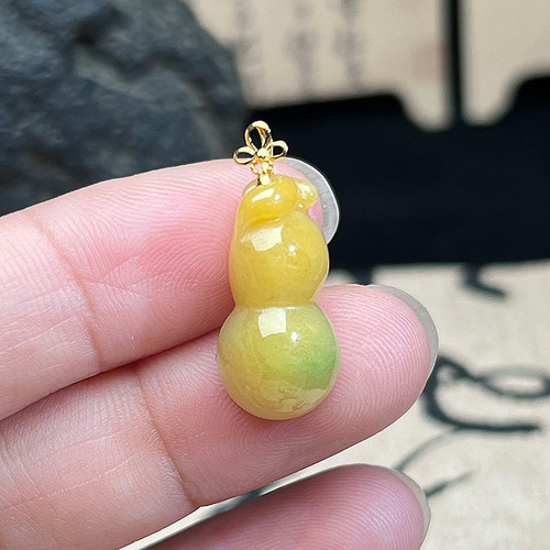 缅甸冰糯A货翡翠葫芦吊坠18K金