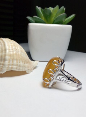 纯银花边围绕长方形戒指托