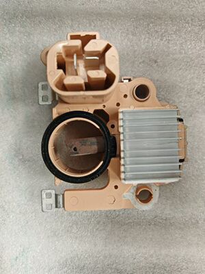 三一60五十铃4JG1发电机调节器24V