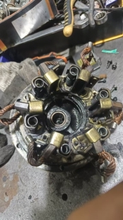 卡特匹勒起动机碳刷架