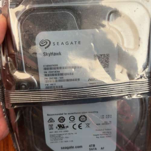 希捷未开封4tb机械硬盘。