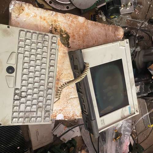 SIMATIC PG 720C编程器，带键盘，实物拍摄