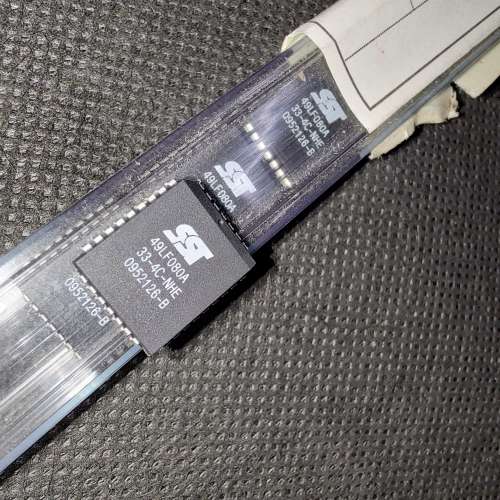 SST49LF008A-33-4C-NHE，有10粒