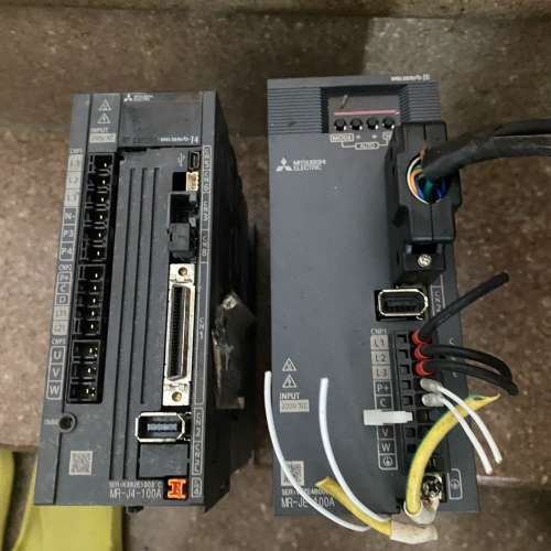伺服驱动器，型号MR-J4-100A和MR-JE-100