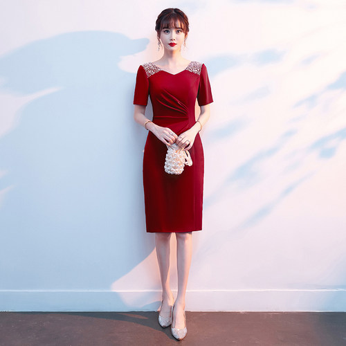 红色小个子新娘敬酒服高级感