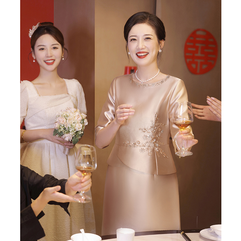 香槟色妈妈婚宴装高贵年轻